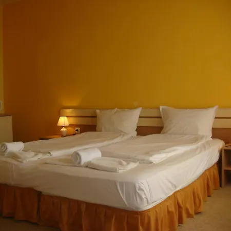 тропикана 2*