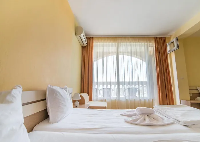 тропикана Hotel 2*