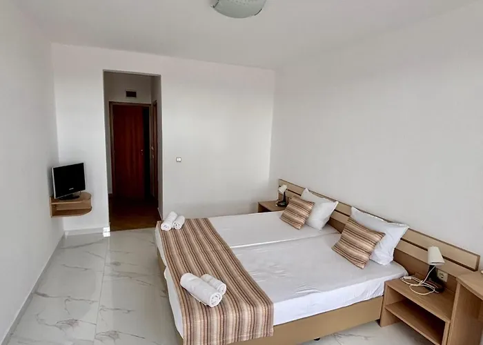 тропикана Hotel 2*